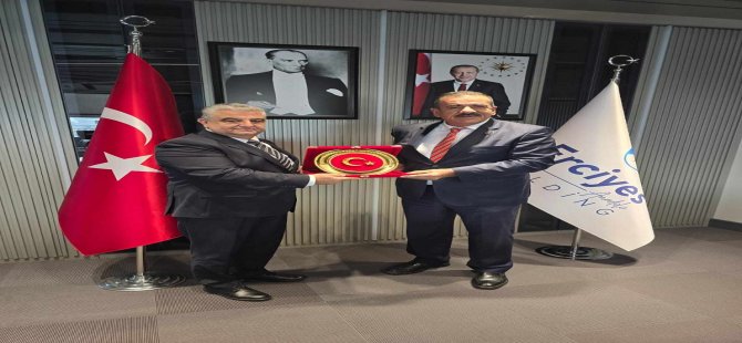 Hülya Avşar tatilde de durmuyor