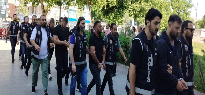 Levent Kırca ve Cem Yılmaz'ın Laf Çakma Savaşı