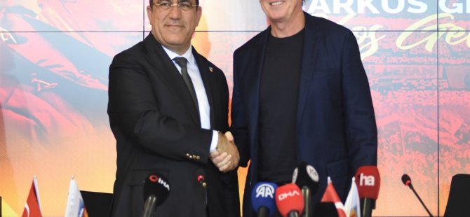 ERÜ REKTÖRÜ KELEŞTEMUR'UN MUTLU GÜNÜ