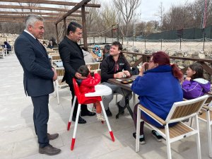 BAŞKAN METİN DEĞİRMEN RESTORAN İŞLETME SAHİBİ ORHAN KÖKLÜ'YE HAYIRLI OLSUN ZİYARETİNDE BULUNDU