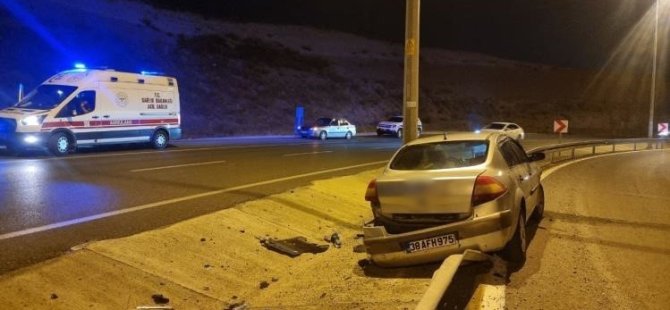Kontrolden çıkan otomobil bariyerleri yıkarak durabildi