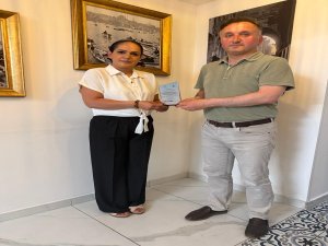 Avrupa'daki Erasmus+ katkısına teşekkür plaketi