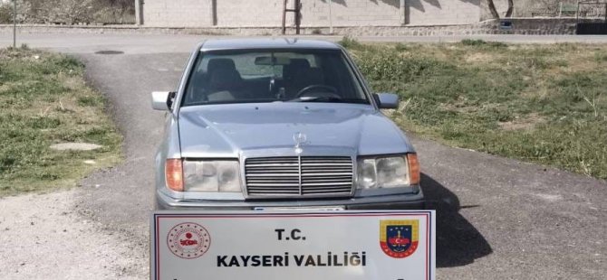 Çalıntı otomobilden uyuşturucu ele geçirildi: 2 gözaltı