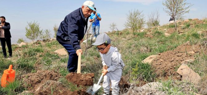 Başkan Yalçın: "Bu ağaçlar hepimizin sadakası"