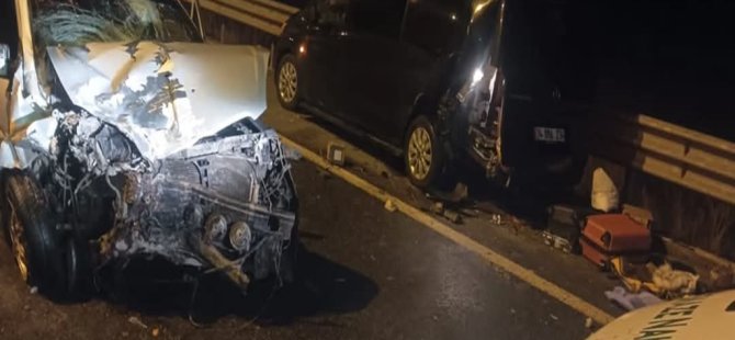 Patlayan lastiği değiştirenlere otomobil çarptı: 2 ölü, 7 yaralı