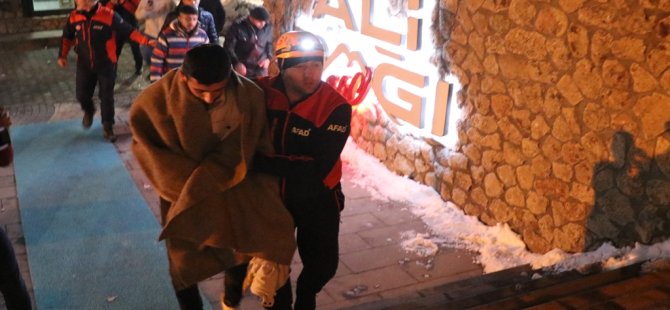 Ali Dağı'nın zirvesinde mahsur kalan 4 genç, 2 saatte kurtarıldı