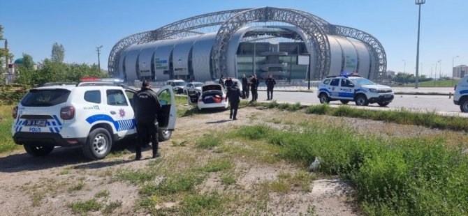 ŞEKER MAHALLESİ'NDE UYUŞTURUCU MADDE SATAN ŞAHISLAR YAKALANDI