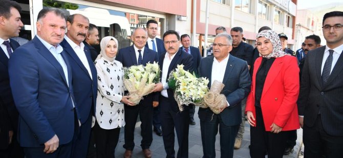 Yahyalı ilçe sakinleri Vali Çiçek ve Başkan Büyükkılıç'ı bağrına bastı