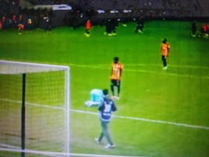 Kayserispor'un yıldız kalecisi Bilal Beyazıt Rizespor maçı sonrası gözyaşlarına hakim olamadı