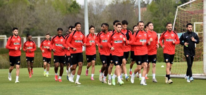 Futbolcularımızın mücadelesi bizi buraya getirdi