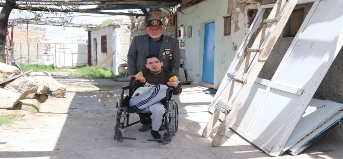 Taşhan'da 35 yıldır yatalak oğlu için terk edilen mahalleyi bekliyor