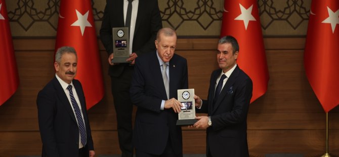 Sinan Burhan, Cumhurbaşkanı Erdoğan'a Mescid-i Aksa'nın maketini hediye etti