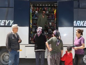 Seyyar markete çevirdiği midibisüyle günde 120 kilometre yol yapıyor