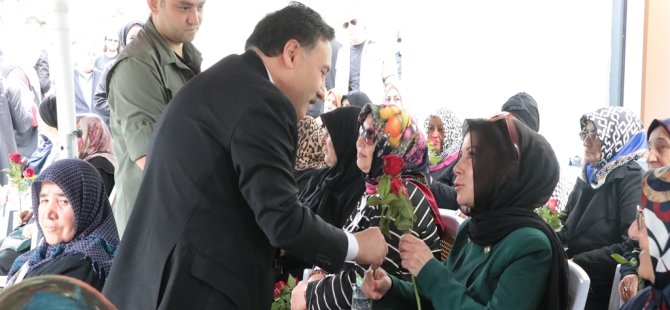 Kartal Şehitliği'nde buruk Anneler Günü