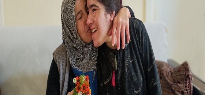 Fatma Mamak,Ömrünü zihinsel engelli kızına adadı