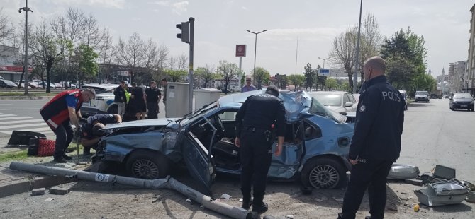 Kayseri'de otomobil ile kamyonet çarpıştı: 1 yaralı