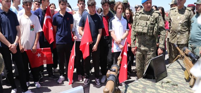 Kayseri'de 179 öğrenci, 'Mehmetçikle Bir Gün' projesi kapsamında 'Erciyes 2025 Tatbikatı'nı takip etti