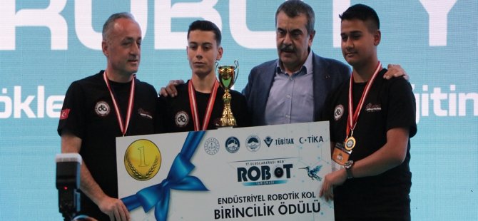 Bakan Tekin: Okuldaki bilgiyi beceriye dönüştürebilecekleri bir süreç oluşturalım istiyoruz