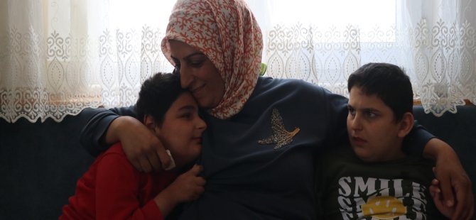 Ömrünü Serebral palsili 2 oğluna adadı
