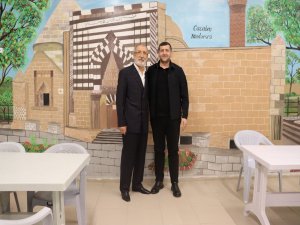 BAKİ ERSOY'DAN DEDE GÖÇ’E CEZAEVİNDE ZİYARET
