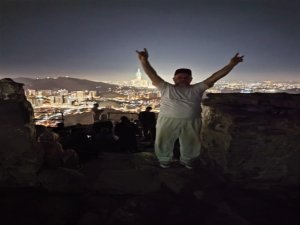 HACCA GİDEN KAYSERİLİ İŞ İNSANINDAN BOZKURT İŞARETİ