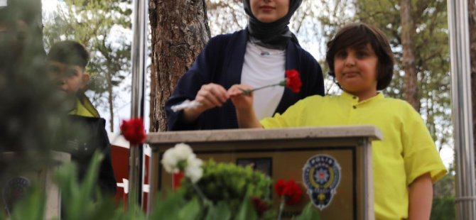 Engelsiz Yaşam Merkezi öğrencileri şehit polisleri unutmadı