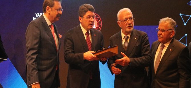 'ÖZGÜRLÜKÇÜ ANAYASA YAPMA VAKTİ GELMİŞTİR'