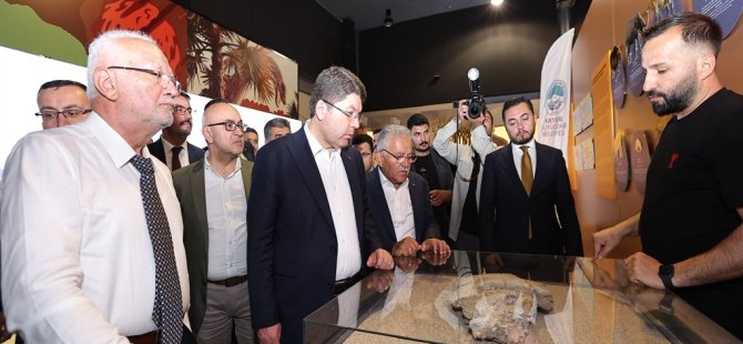 Başkan Büyükkılıç'tan Bakan Tunç'a 7,5 milyon yılık fosillerin tanıtımı