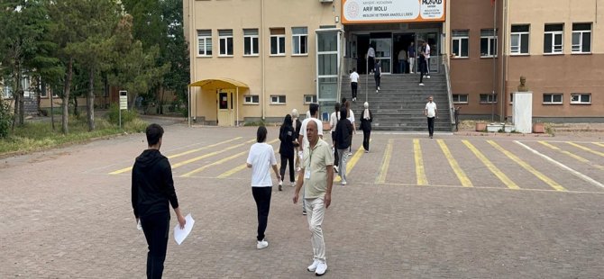 Kayseri'de YKS heyecanı; 2 dakika kala koşarak geldi