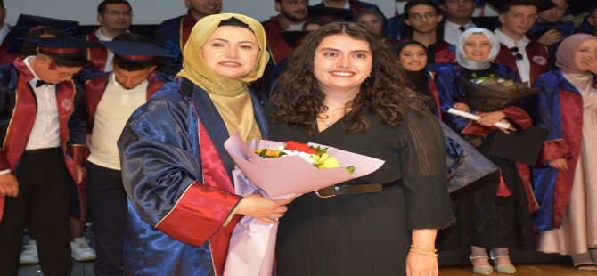 İki kanseri yendi, 49 yaşında üniversiteyi birincilikle bitirdi
