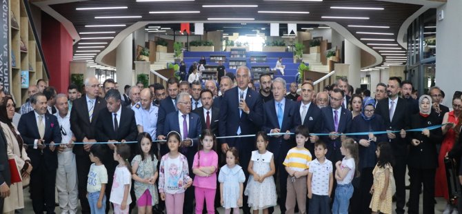 Bakan Ersoy, İl Halk Kütüphanesi'nin açılışına katıldı