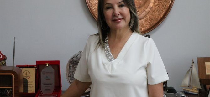 Kalp krizinden ölen profesörün lise arkadaşları, mezun oldukları okula elektroşok cihazı bağışladı