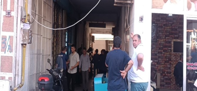 Birlikte içki içtikleri kişiyi öldürüp, 'kanepeden düştü' diye ihbarda bulundular; 3 gözaltı