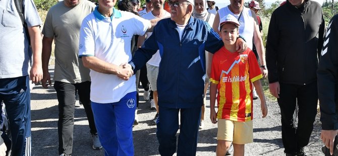 Başkan Büyükkılıç, doğa yürüyüşüne katıldı