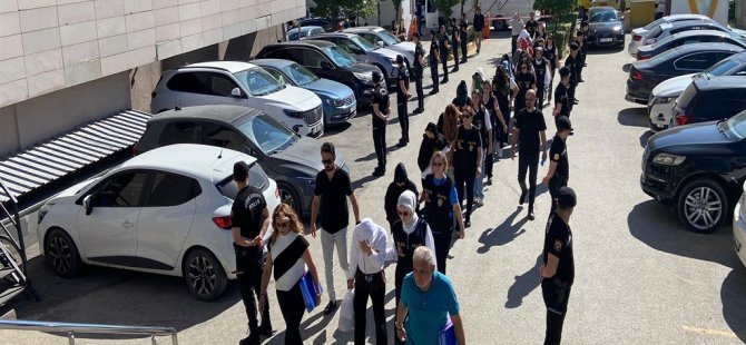 Masaj salonlarına fuhuş operasyonu; 18'i kadın, 19 gözaltı