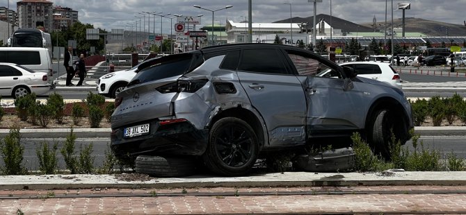 Kayseri terminal yolunda TIR, otomobil ve otobüs çarpıştı: 8 yaralı