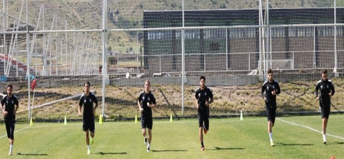 25 futbol takımı, yaz kampı için Erciyes'i tercih etti