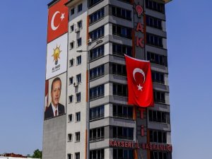 Cumhurbaşkanı Erdoğan’ın bayrak çağrısına Okandan'dan yanıt