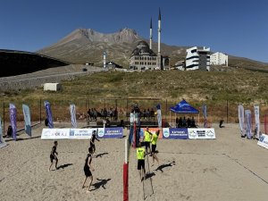 Erciyes’te ‘En Havalı Voleybol Turnuvası’ başladı
