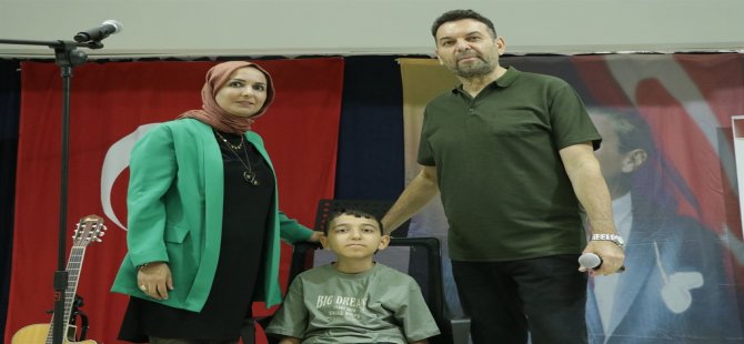 SMA’lı Salih, müzik öğretmeni babasıyla okullarda konser veriyor