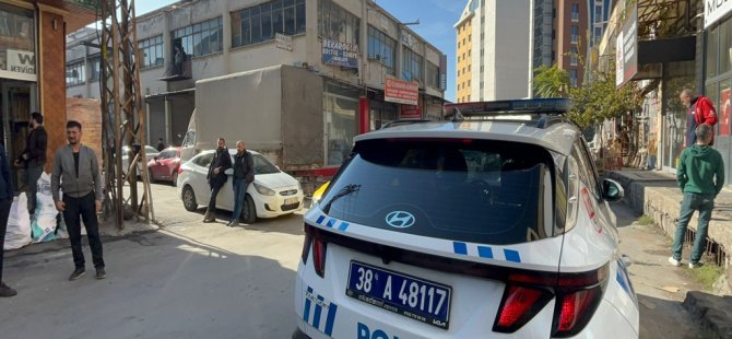 Tartıştığı babasını bıçaklayarak öldürdü;