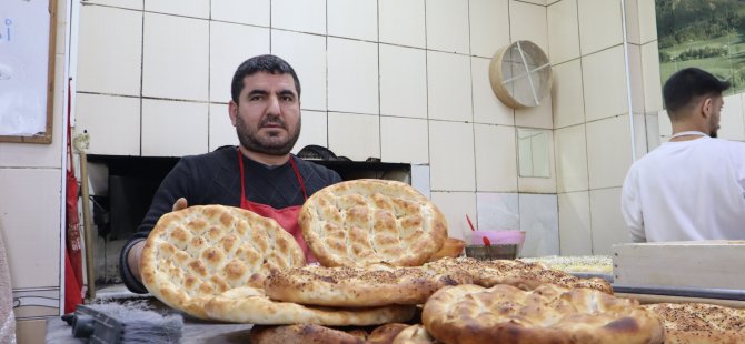 Kayseri’de hayırseverlerin desteğiyle askıda Ramazan pidesi uygulaması
