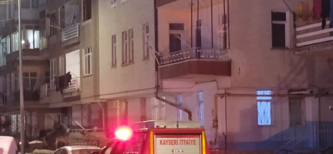 Kayseri'de asansörde mahsur kalan kuryeyi itfaiye kurtardı 