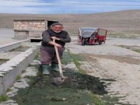 YEMLİHA YOLUNDA İÇLERİ ISITAN GÖRÜNTÜ: MAHMUT AMCA’NIN VEFA MESAİSİ