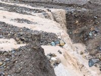 Yahyalı’da sağanak yağış Kapuzbaşı-Ulupınar yolunu ulaşıma kapadı