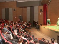 AĞUSTOS BÖCEĞİ' OYUNU MELİKGAZİ’DE ÇOCUKLARLA BULUŞTU