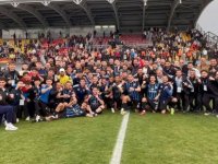 Erciyes38 FK maçını izleyen Vali Çiçek: Mutluluk yaşıyoruz