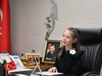 Büyükşehir'de Başkanlık Koltuğuna Minik Zeynep Oturdu