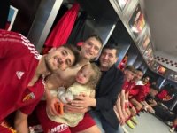 Baki Ersoy’dan Galibiyet Pozu