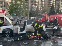 Kayseri’de seyir halindeki elektrikli otomobilde yangın